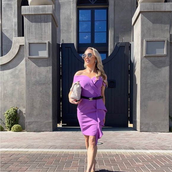 Elegant Black Belt with Gold Chain Buckle - Picture 7 of 8